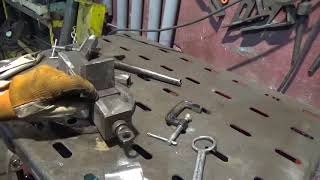 Самодельные тиски.Пошаговая инструкция по изготовлению.  Handmade vise.