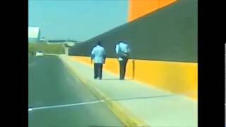 Forma incorrecta de caminar con bastón