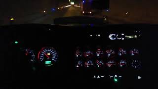 Hermosa kenworth en el tunel con severo tema