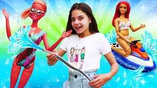 Видео про куклы Барби и Салон Красоты. Как Барби загорает на пляже? Игры в куклы и одевалки