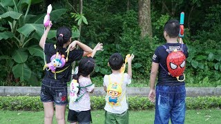 Trận Chiến Bắn Súng Nước Balo Đeo Lưng Cực Vui - MN Toys Family Vlogs