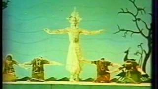 Махмуд Эсамбаев в индийском танце.