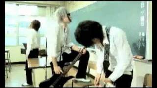 ゴールデンボンバー - また君に番号を聞けなかった PV