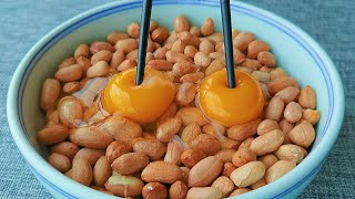 【小穎美食】往花生米里打2雞蛋，越嚼越香，吃一次就忘不了，5分鐘學會，解饞