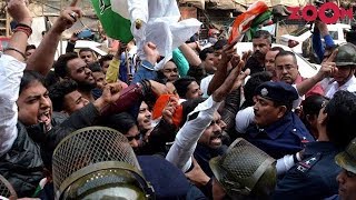 Congress workers DISRUPT The Accidental Prime Minister screening in Kolkata