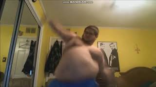 Жирный мужик танцует xD