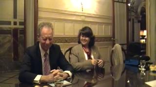 Bob Pearson y Alejandra Efron presentando HVTT13 en la Casa de San Luis