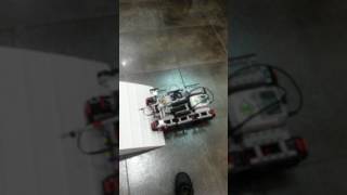 Лего EV3 двухконтроллерный гусеничный танк