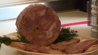 Ветчинница Белобока легко готовит ветчину.