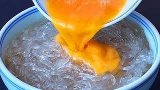 【小穎美食】粉條裡加2個雞蛋，沒想到這麼香，我家一周吃6次，太香了