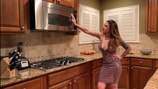Hot Girl, Frozen Food: Review #1