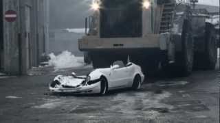 Bagger zerquetscht Auto - Bulldozer crushes car - Original