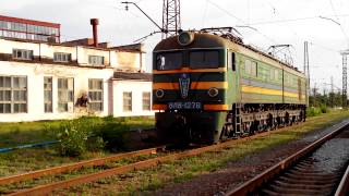 Круглоглазый с эмблемой НЭВЗ резервом по деревянным шпалам ВЛ8-1276 станция Верховцево