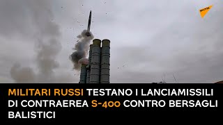 Militari russi testano i lanciamissili di contraerea S-400 contro bersagli balistici