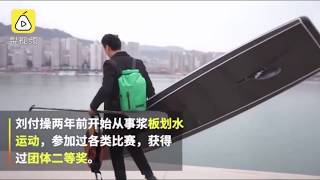 Chinese man paddle boards across Yangtze River to get to work