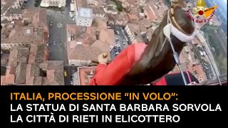 Italia: processione “in volo”, la statua di Santa Barbara sorvola la città di Rieti in elicottero.