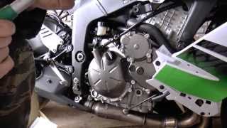 Установка оригинальных слайдеров двигателя Kawasaki ZX6R 2014 SHROUD SLIDERS install