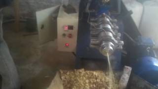 Экструдер и маслопресс Extruder and oil press. Production of soybean oil