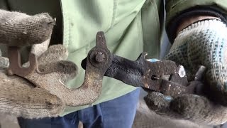 Не работает ручник на Mazda Demio? Смазываем распорный механизм!!!