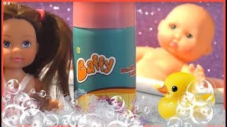 Играем В Куклы Куклы Пупсики Купаются Купание с Пеной Играем в Дочки Матери Мультик Для Девочек
