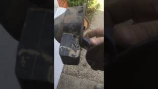Как снять лючок бензобака Kia Sorento 2013 год