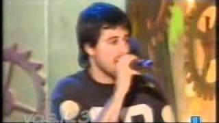 Paco y Veva - Hugo Silva cantando