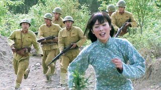 日軍士兵看見美女就追，殊不知她是武工隊女兵，被引進死亡陷阱！ ️ 抗日