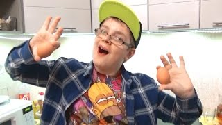 Сжёг завтрак Хованского и ПОССОРИЛСЯ с мамой ☆ Учу маму снимать видео
