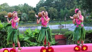 Aloha  dance by japan girls.