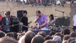 dan deacon plays silence like the wind overtakes me @ Villette Sonique