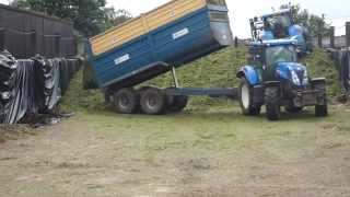 Silage 2014.New Holland T7 Buckraking for NH 9080