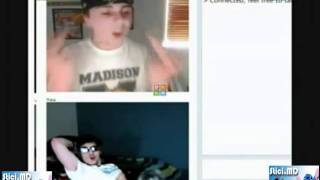 Парень прикалывается в знаменитом chatroulette