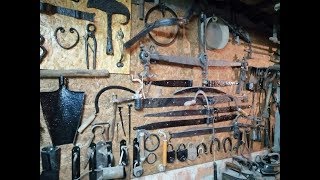 Уникальная коллекция находок в гараже у комрада!
