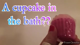 A cupcake in the bath ???? A BBW SSBBW  bath bomb review