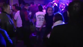 MI ESPOSA BAILANDO CON UN EXTRANGERO