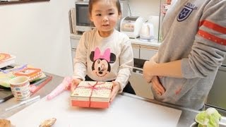 Rino makes a chocolate madeleine on Valentine's Day 2/2