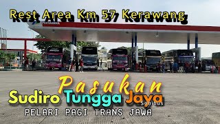 Suasana Rest Area KM 57 II Pasukan STJ Pelari Pagi Trans Jawa