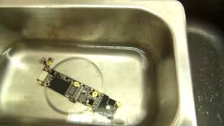 técnica para limpiar un iphone 5s después de mojado en un servicio tecnico