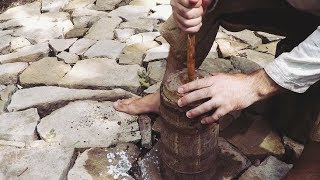 взбиваю масло в старинной ступе XIX в. КАК СДЕЛАТЬ МАСЛО
