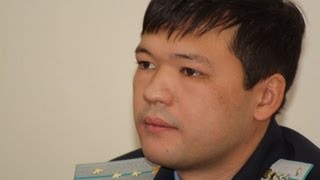 Прокурор Тимур Ауталипов убегает от журналистов. Сюжет №28
