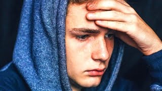 Сын мечтал найти маму с двенадцати лет... И вот однажды он подошел к её дому. Трогательная история.