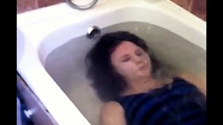 Candid Girl Apnea Breath hold Underwater Bathtub Jeans Feet white Fetish clothes HD