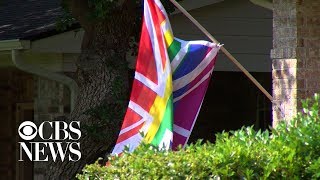 Texas couple touched by note about their Pride flag