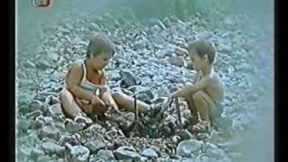 My tři a pes z Pětipes - world through magnifying glass - music by Luboš Fišer