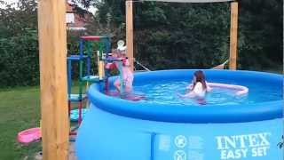 Badenixen im Pool