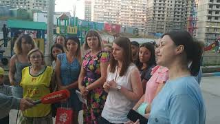 Жителей Солнечного возмутило, что власть уехала в другой микрорайон показывать новую школу