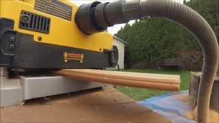Рейсмусовый станок в действии Dewalt DW735