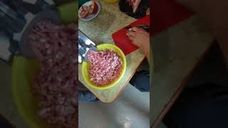 Мясорубка PHILIPS HR2743/00 в работе