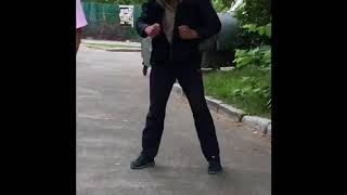 Наркоман на улице Урицкого Киев