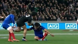 Rene Ranger knocks out Yoann Huget
